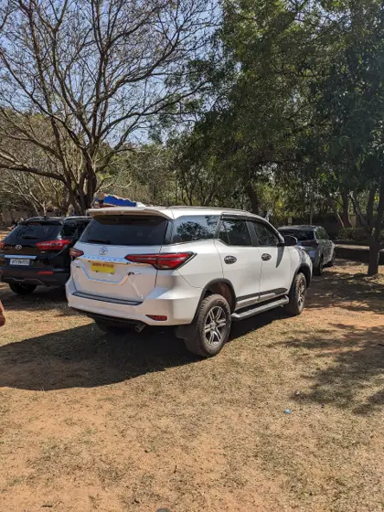 Toyota Fortuner taxi